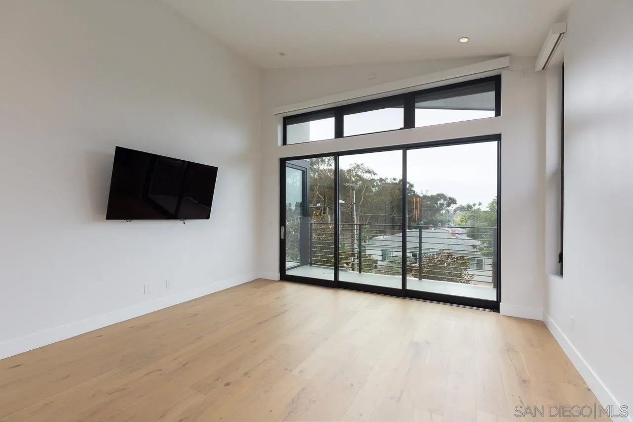 La Jolla, California, 92037, United States, 4 Bedrooms Bedrooms, ,3 BathroomsBathrooms,Residential,For Sale,1992074