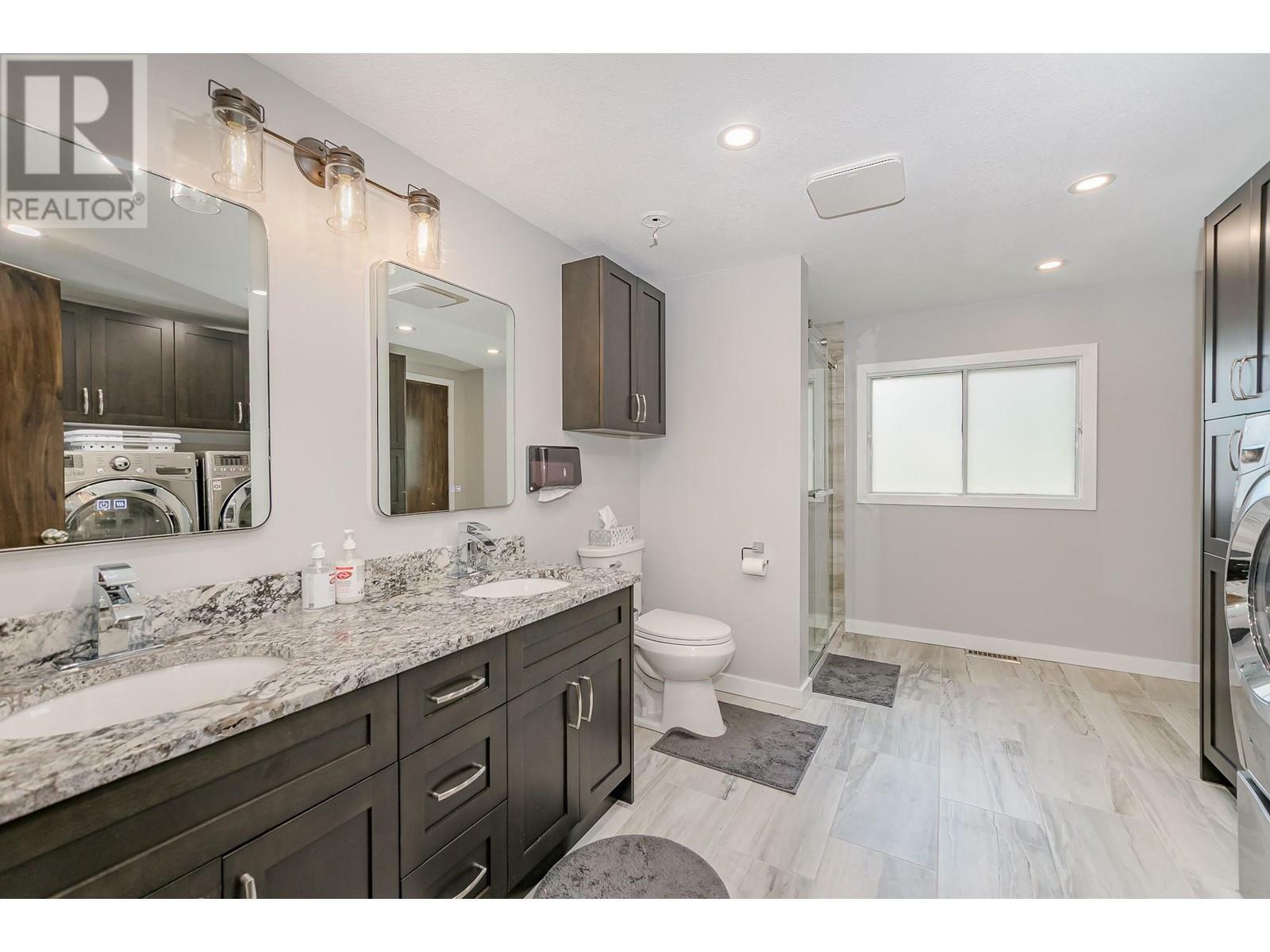 SICAMOUS, British Columbia, V0E 2V1, CA, 3 Bedrooms Bedrooms, ,3 BathroomsBathrooms,Residential,For Sale,1837122