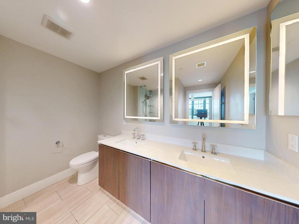 Rockville, Maryland, 20852, United States, 2 Bedrooms Bedrooms, ,2 BathroomsBathrooms,Residential,For Sale,1861250