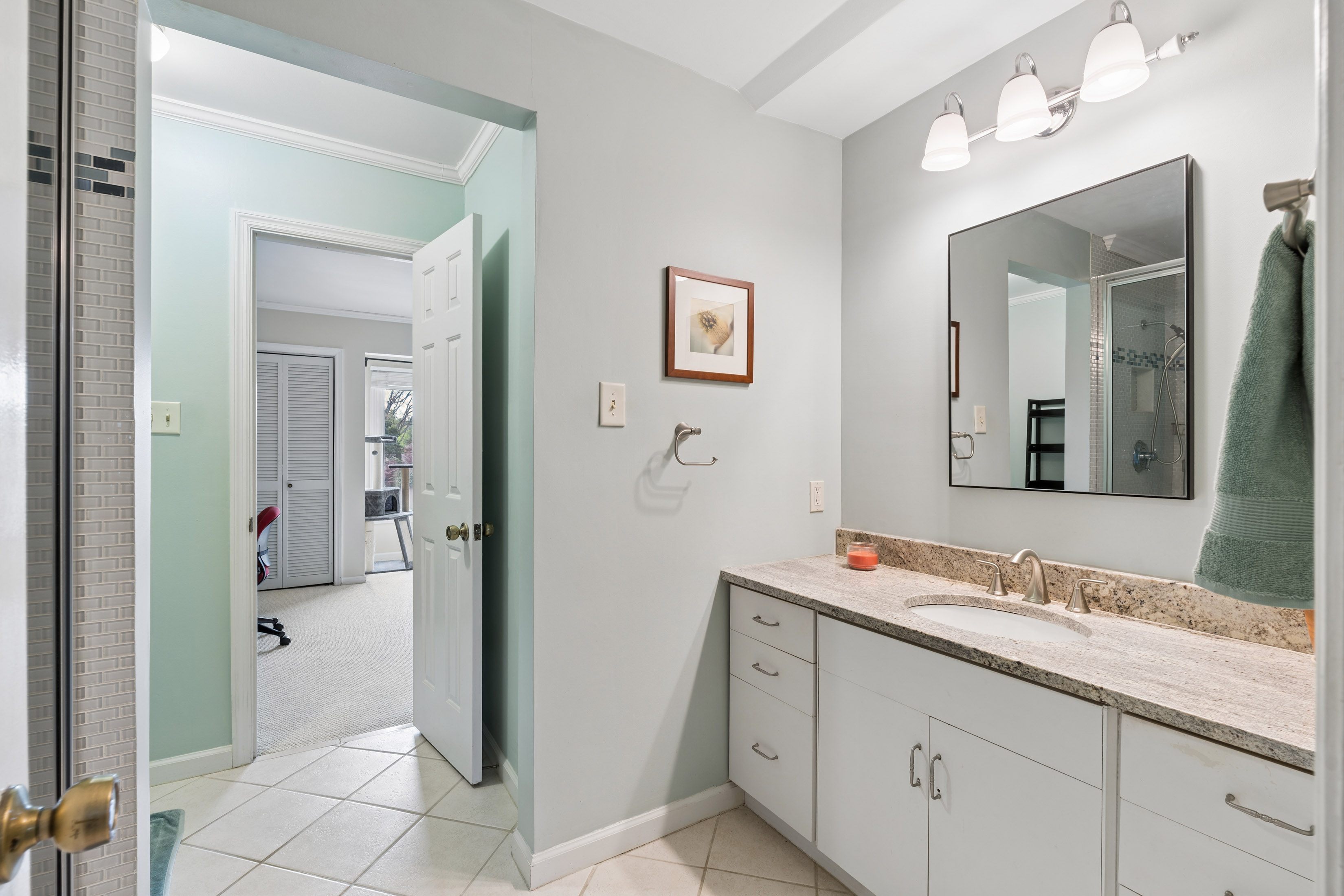  Lovingly Maintained and Thoughtfully Updated Residence - 物件實景