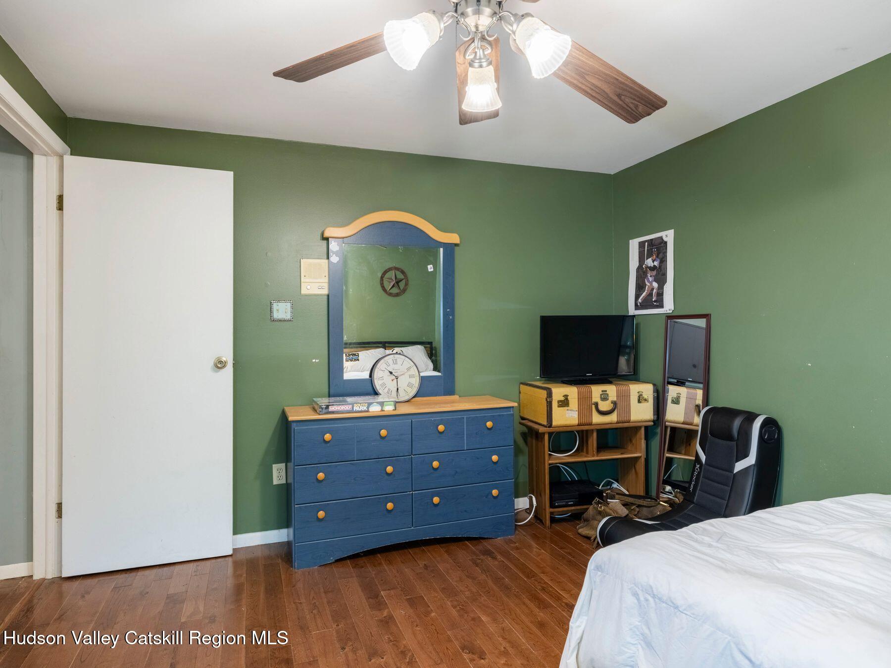 New Paltz, New York, 12561, United States, 4 Bedrooms Bedrooms, ,3 BathroomsBathrooms,Residential,For Sale,1849625