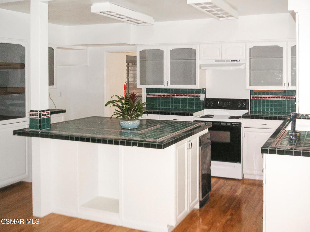 Los Angeles, California, 90066, United States, ,Residential,For Sale,1898424