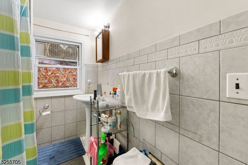 Belleville Twp., New Jersey, 07109, United States, ,2 BathroomsBathrooms,Residential,For Sale,1980231