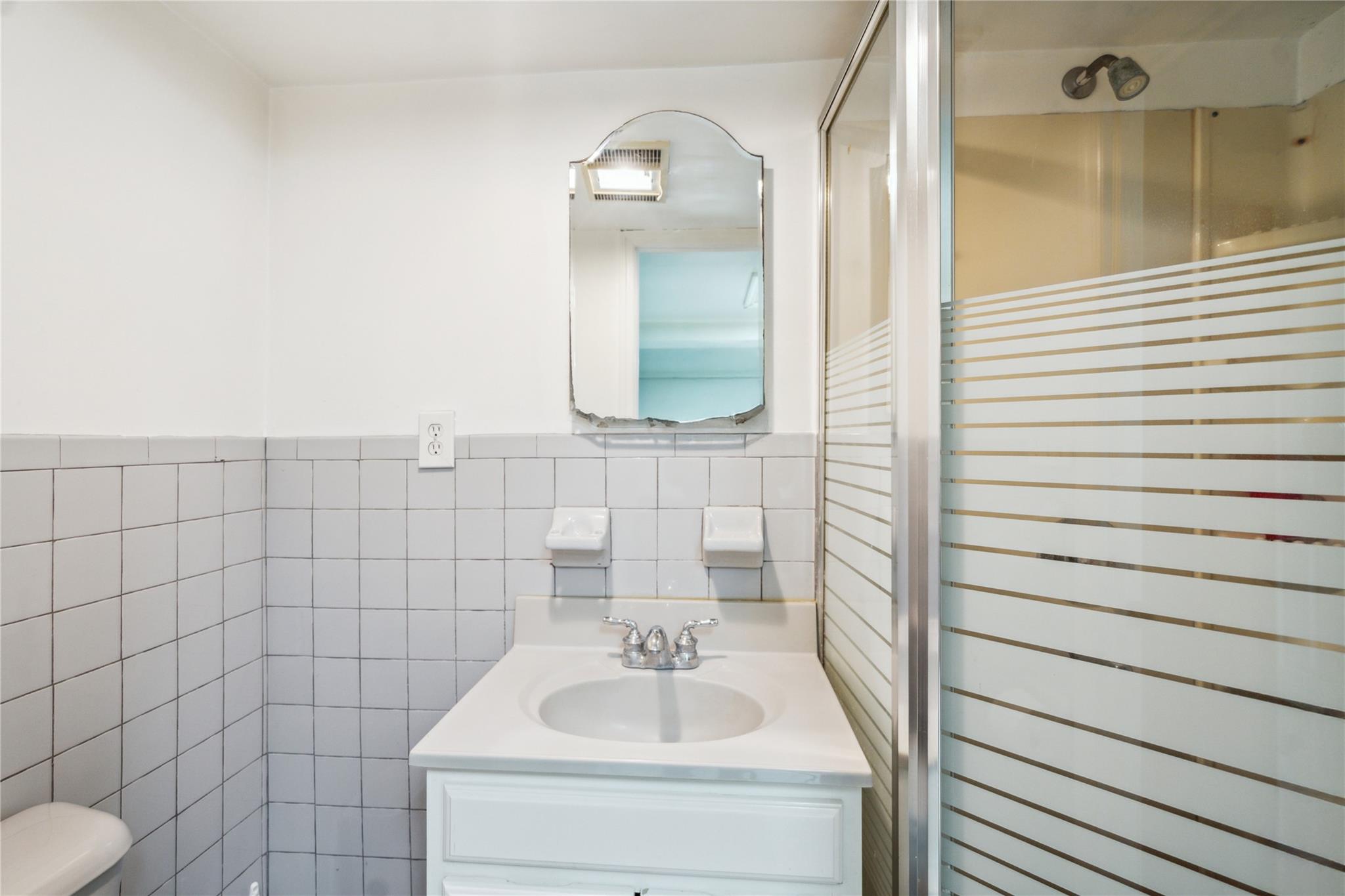 New Hyde Park, New York, 11040, United States, 3 Bedrooms Bedrooms, ,3 BathroomsBathrooms,Residential,For Sale,1804080