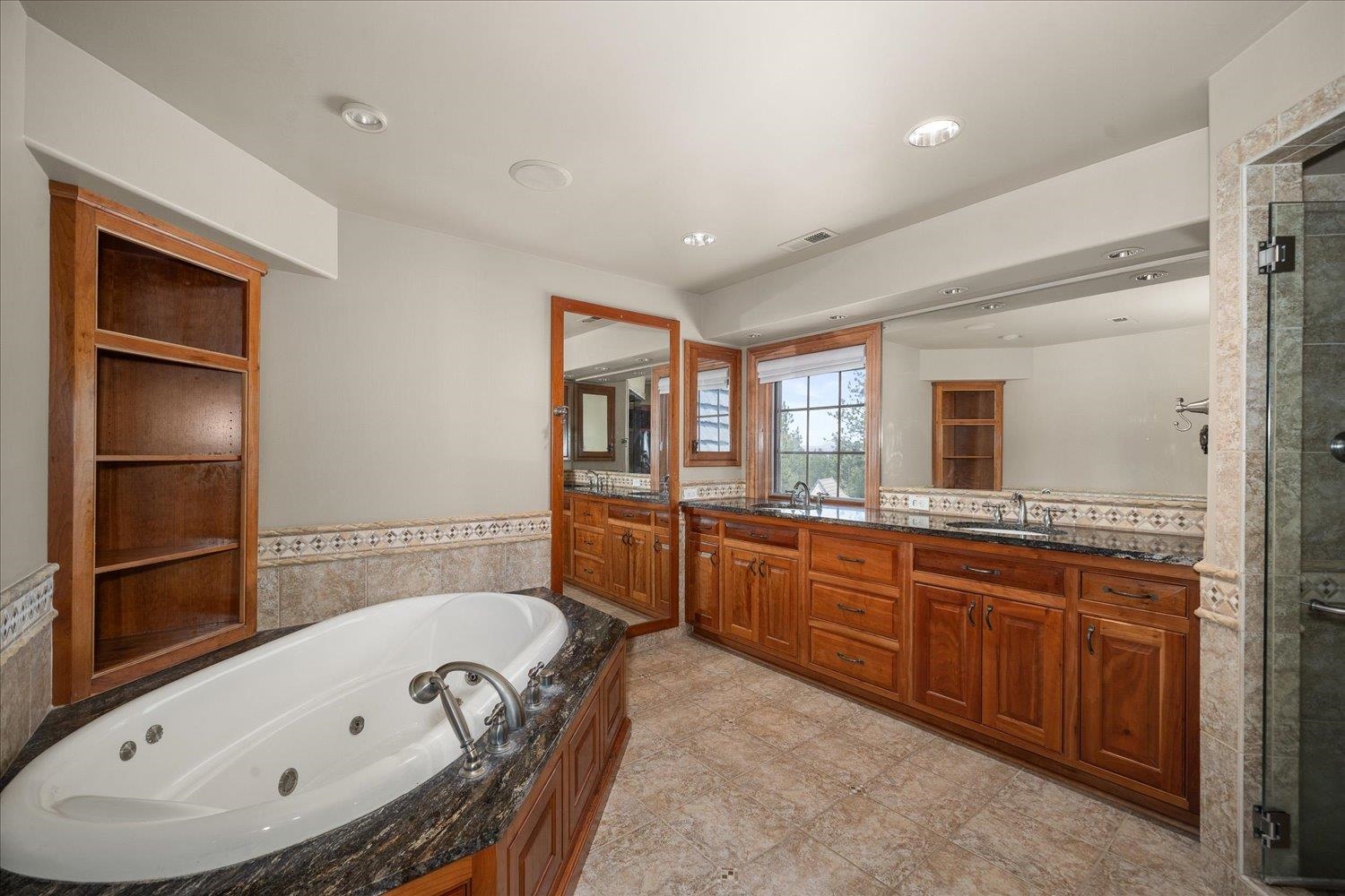 Spokane, Washington, 99212, United States, 4 Bedrooms Bedrooms, ,6 BathroomsBathrooms,Residential,For Sale,1978183