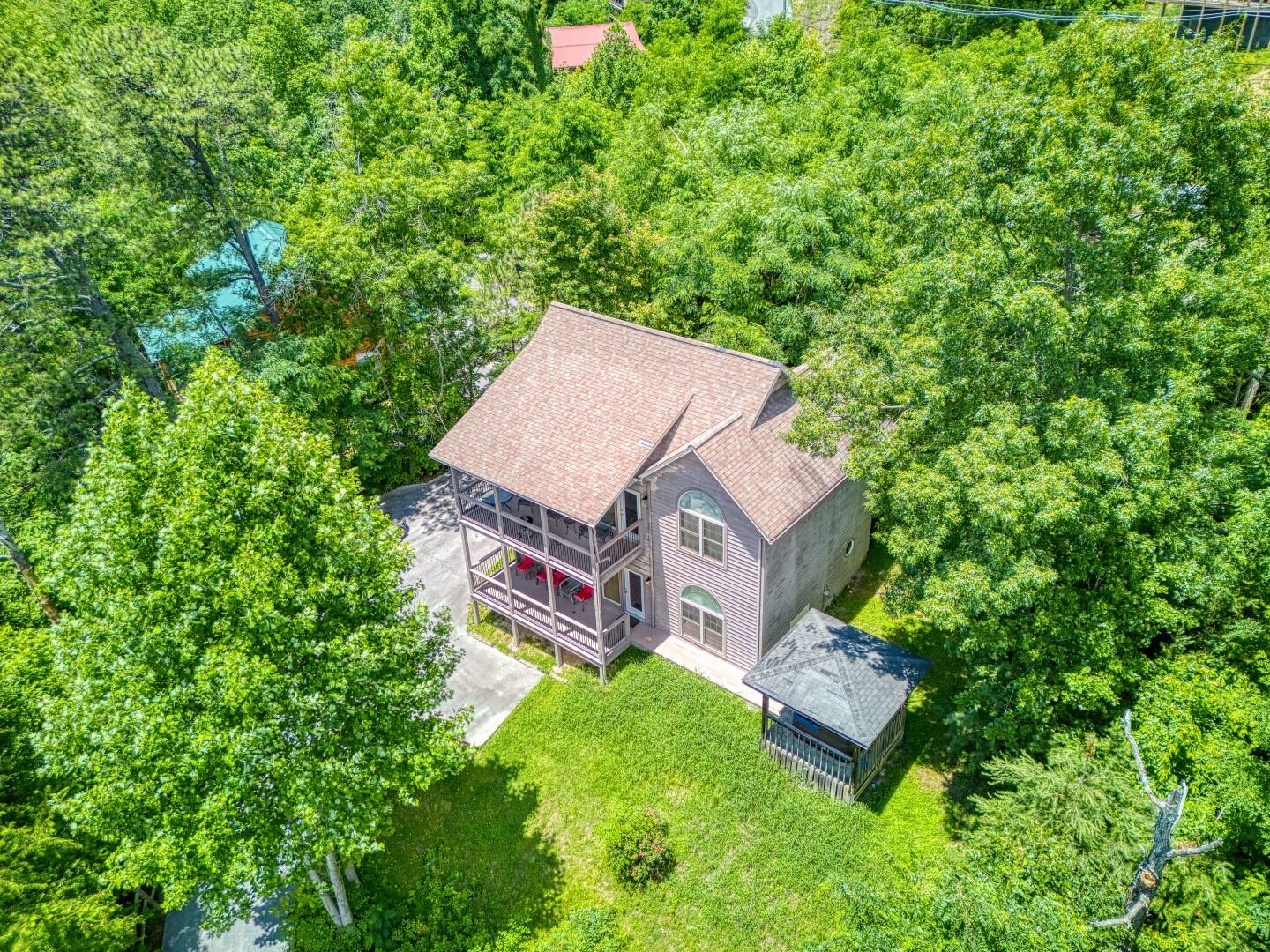 Gatlinburg, Tennessee, 37738, United States, 2 Bedrooms Bedrooms, ,3 BathroomsBathrooms,Residential,For Sale,1931589