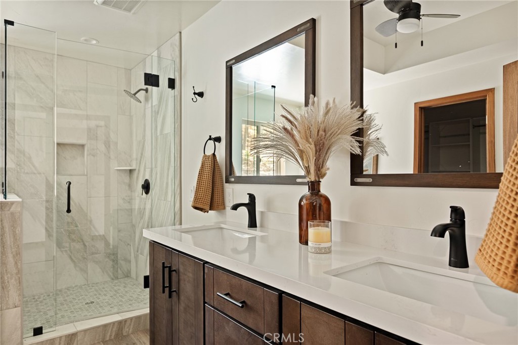 Lake Arrowhead, California, 92352, United States, 4 Bedrooms Bedrooms, ,5 BathroomsBathrooms,Residential,For Sale,1989465