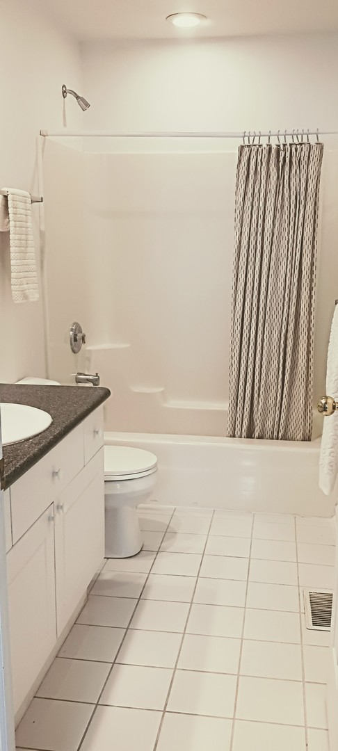 Chicago, Illinois, 60615, United States, 3 Bedrooms Bedrooms, ,3 BathroomsBathrooms,Residential,For Sale,2034443