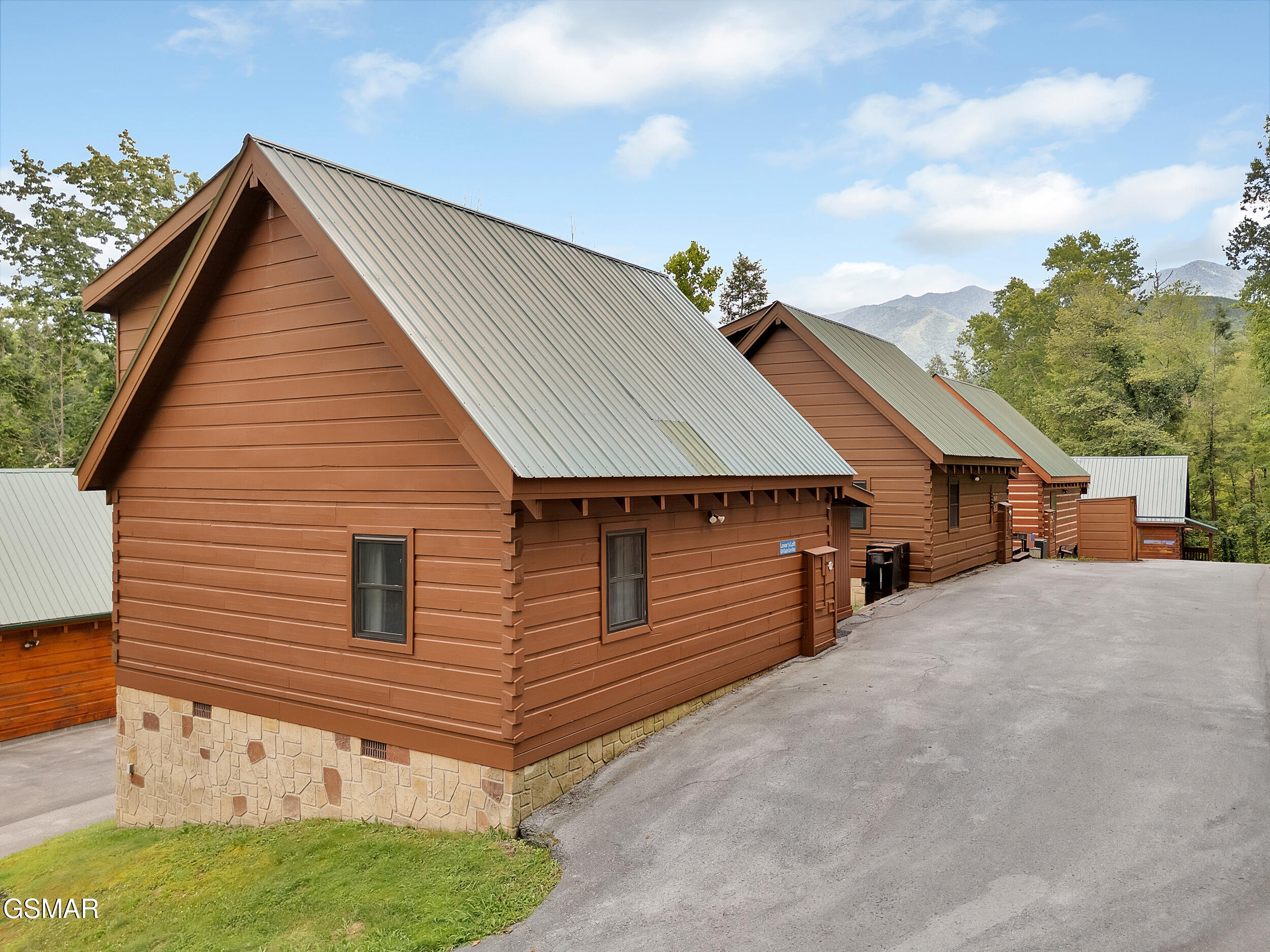 Gatlinburg, Tennessee, 37738, United States, 2 Bedrooms Bedrooms, ,2 BathroomsBathrooms,Residential,For Sale,1930738