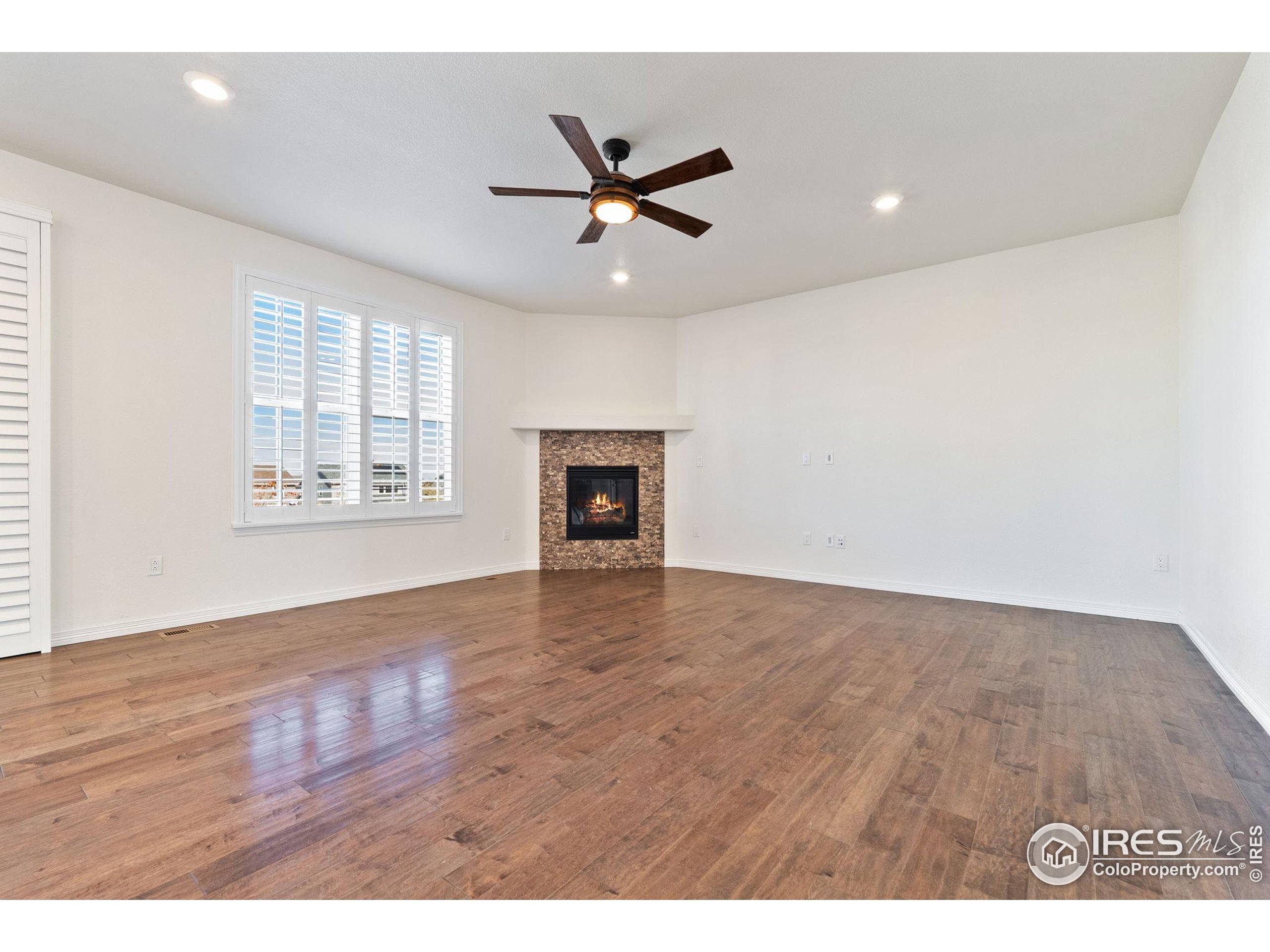 Thornton, Colorado, 80602, United States, 4 Bedrooms Bedrooms, ,4 BathroomsBathrooms,Residential,For Sale,1988981