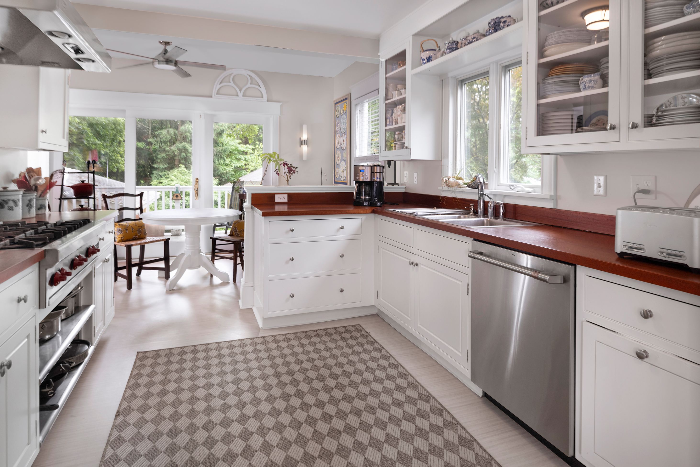  Classic Hopewell Borough Home with Wraparound Porch on Coveted Prospect Street - 物件實景
