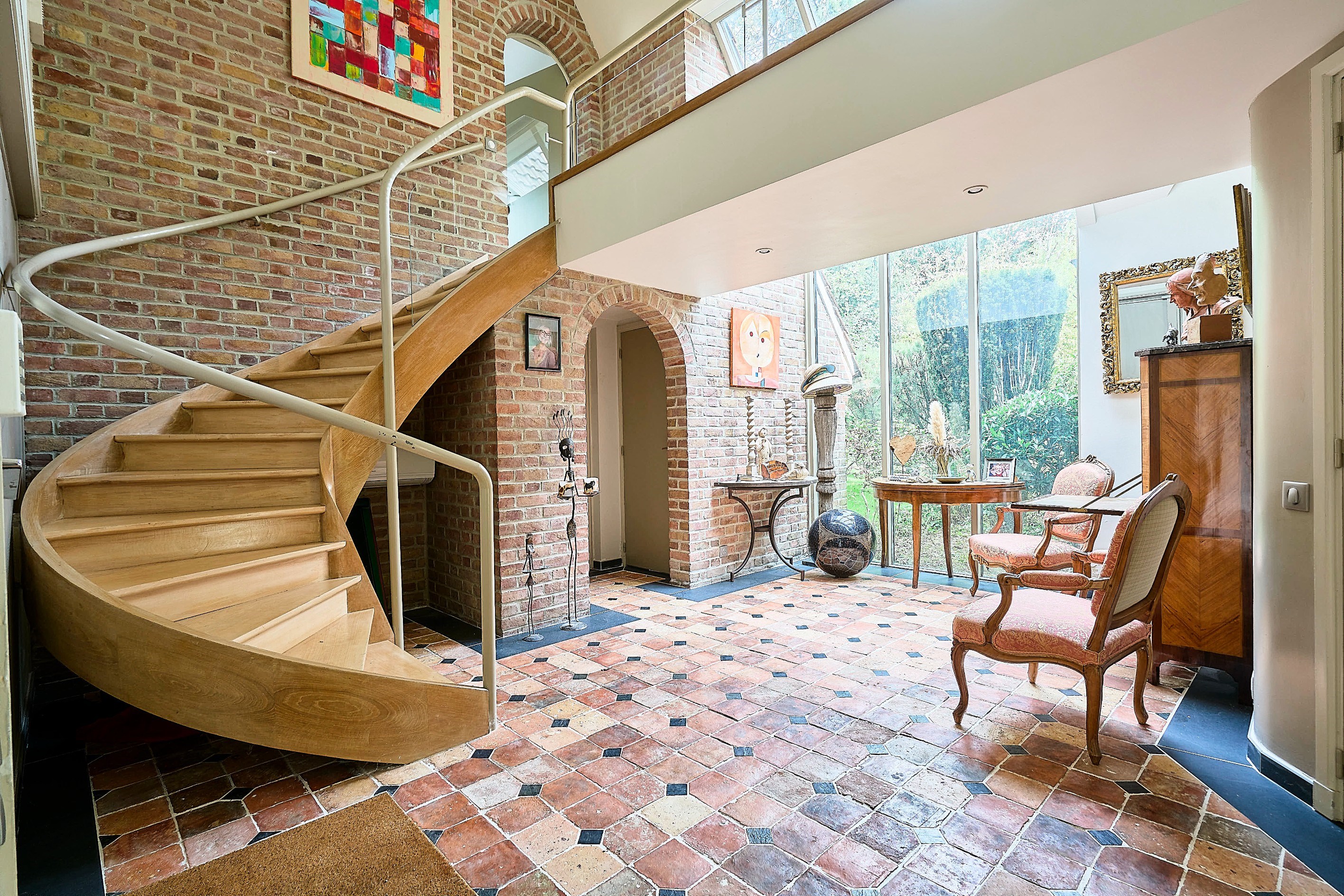  Substantial Family Residence in Croix - 232m² with 2716m² Land - 物件實景