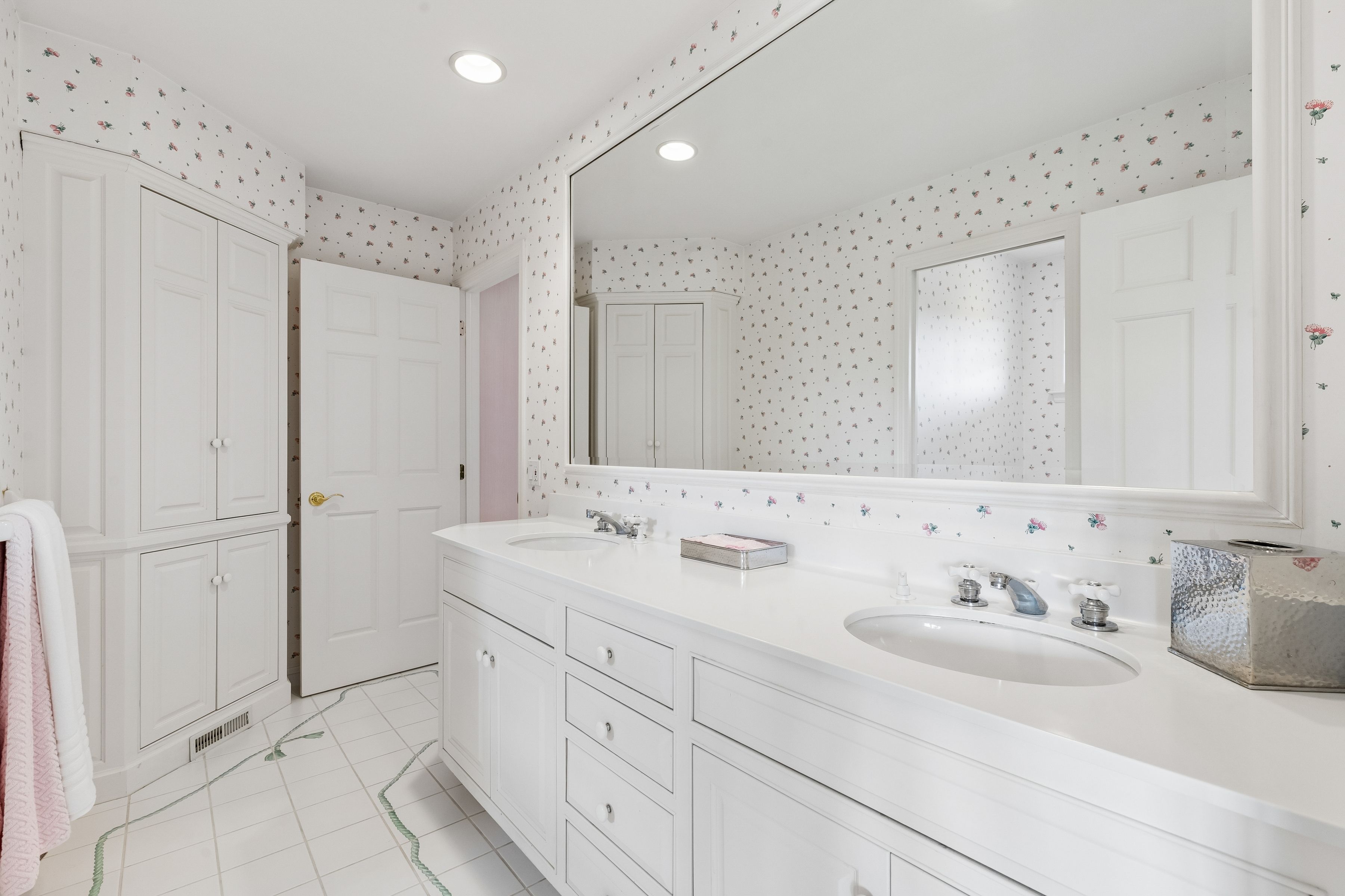  Graceful Executive Living in a Serene Edina Setting - 物件實景