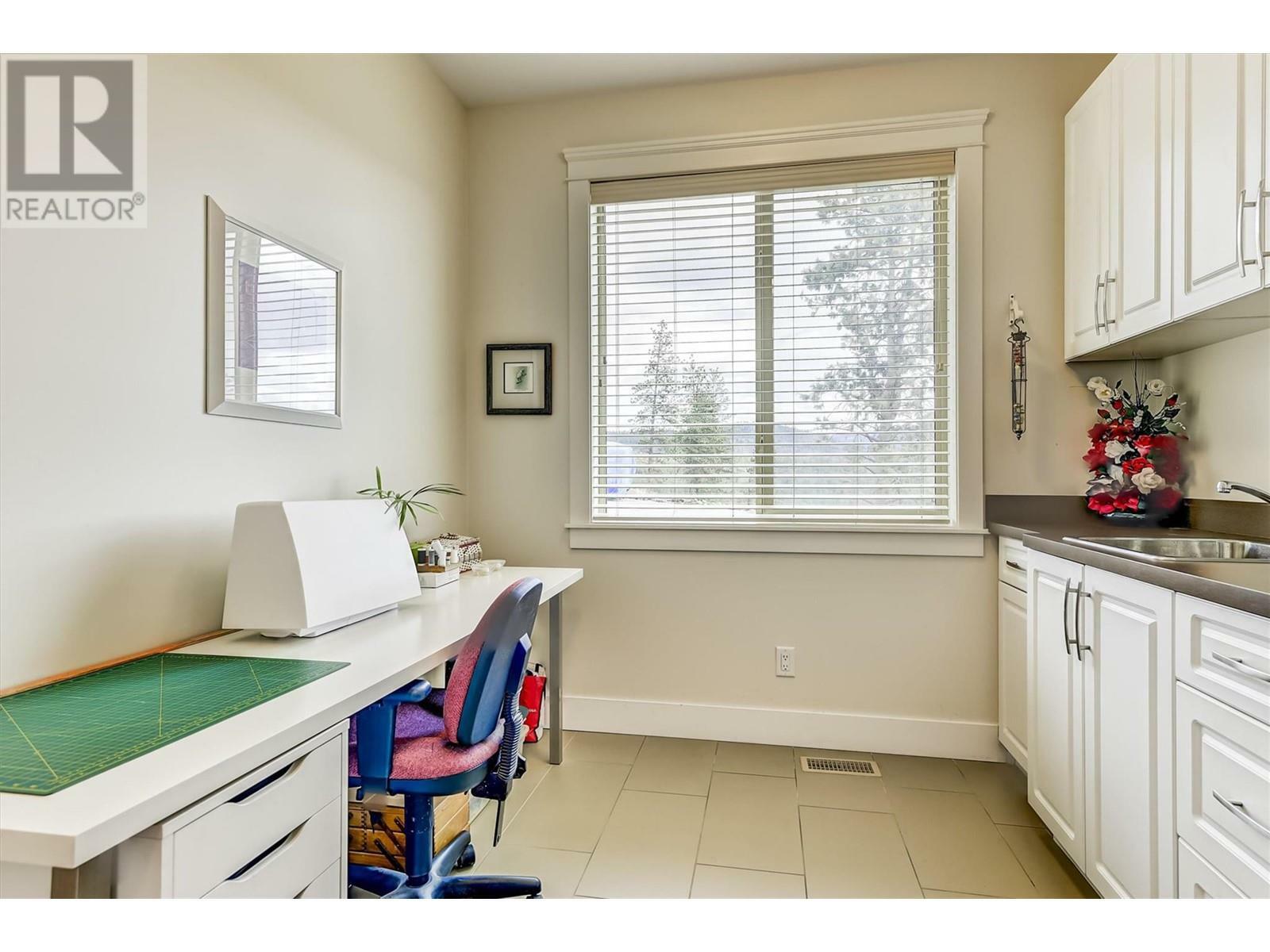 KELOWNA, British Columbia, V1V 2R1, CA, 4 Bedrooms Bedrooms, ,3 BathroomsBathrooms,Residential,For Sale,1839022