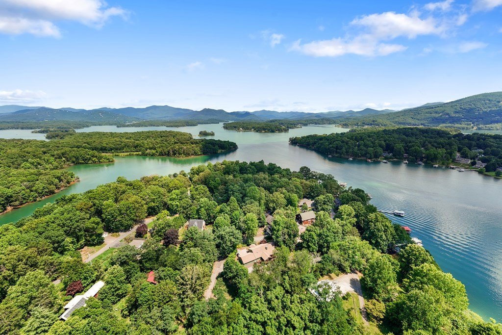 Hayesville, North Carolina, 28904, United States, 4 Bedrooms Bedrooms, ,3 BathroomsBathrooms,Residential,For Sale,1983096