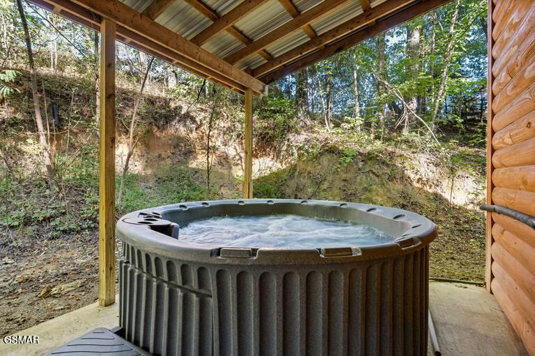 Sevierville, Tennessee, 37876, United States, 2 Bedrooms Bedrooms, ,4 BathroomsBathrooms,Residential,For Sale,2019046
