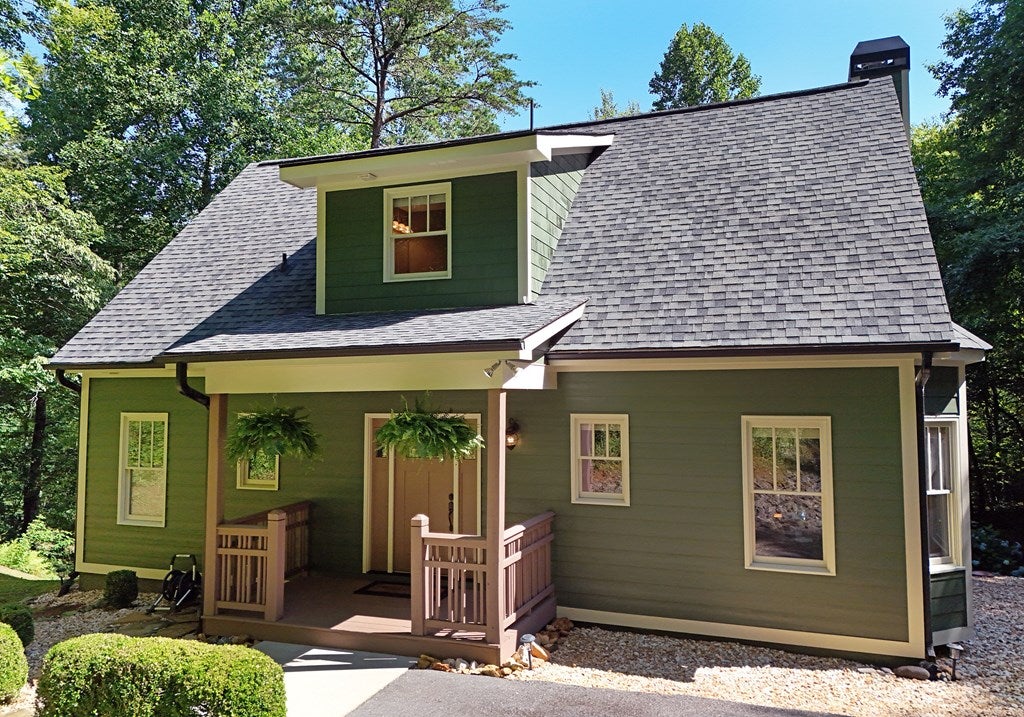Hiawassee, Georgia, 30546, United States, 3 Bedrooms Bedrooms, ,4 BathroomsBathrooms,Residential,For Sale,1877027