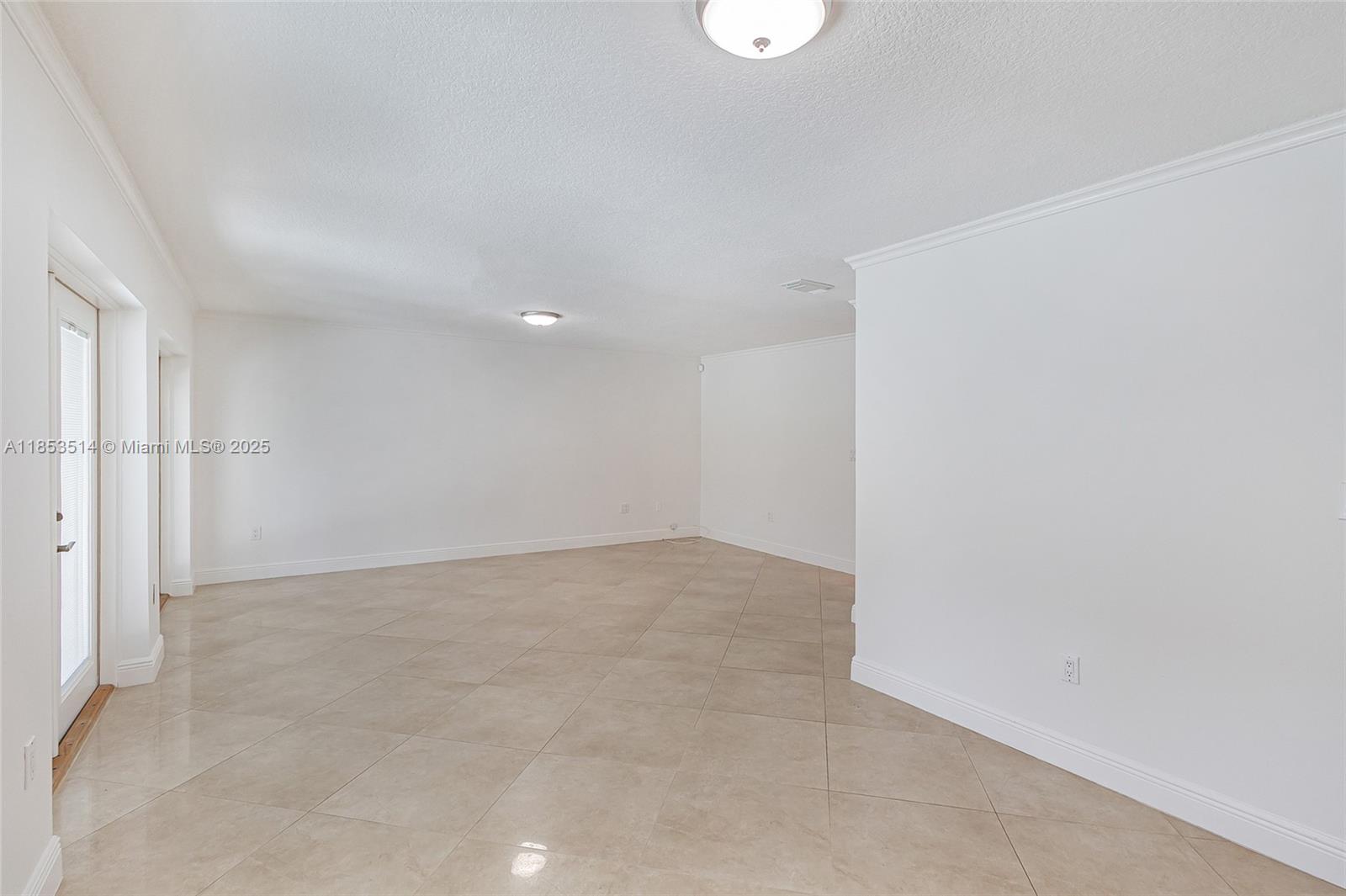 Hialeah, Florida, 33015, United States, 4 Bedrooms Bedrooms, ,3 BathroomsBathrooms,Residential,For Sale,1918630