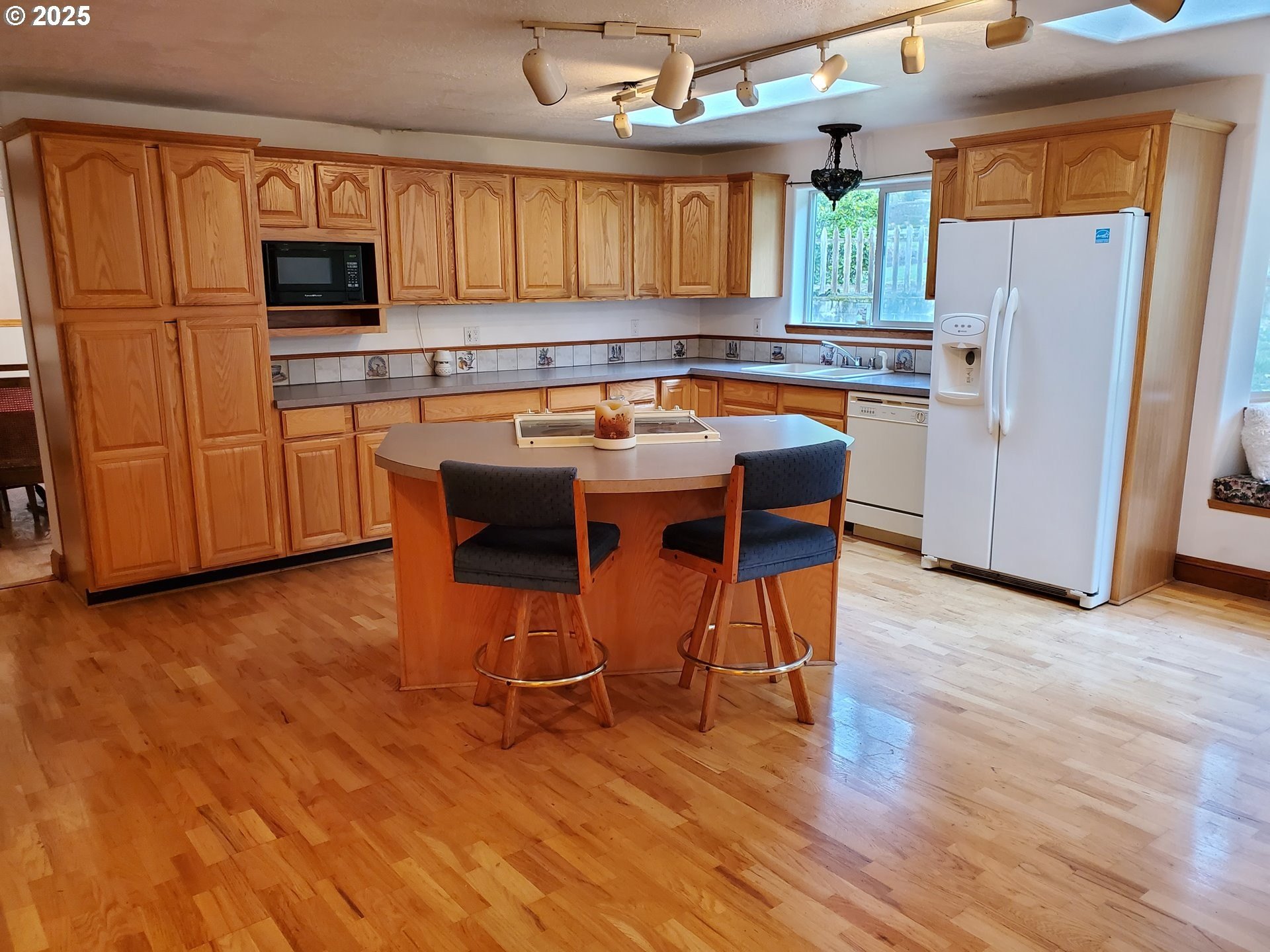 Pleasant Hill, Oregon, 97455, United States, 4 Bedrooms Bedrooms, ,3 BathroomsBathrooms,Residential,For Sale,1753097