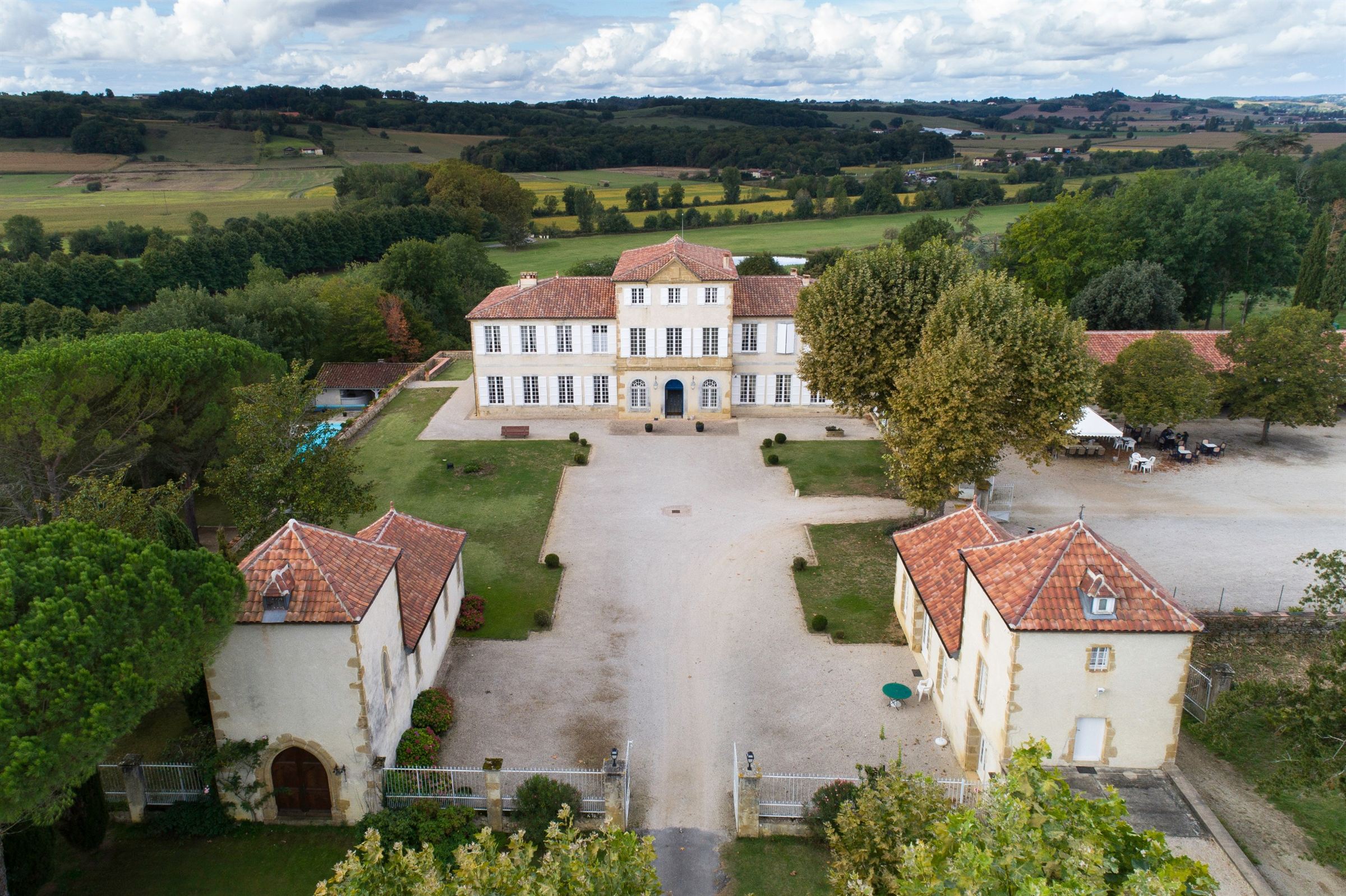  Beautifull castle with 70 hectares with lakes and 3.5 of building land. - 物件實景