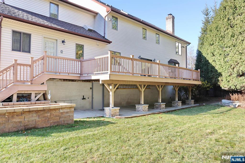 Paramus, New Jersey, 07652, United States, 5 Bedrooms Bedrooms, ,4 BathroomsBathrooms,Residential,For Sale,2001740