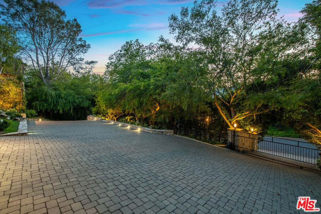 Los Angeles, California, 90077, United States, 5 Bedrooms Bedrooms, ,7 BathroomsBathrooms,Residential,For Sale,1827640