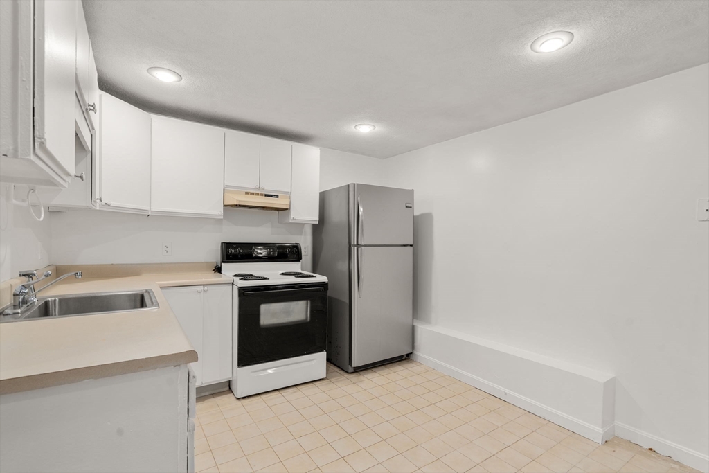 Saugus, Massachusetts, 01906, United States, 5 Bedrooms Bedrooms, ,3 BathroomsBathrooms,Residential,For Sale,1932176