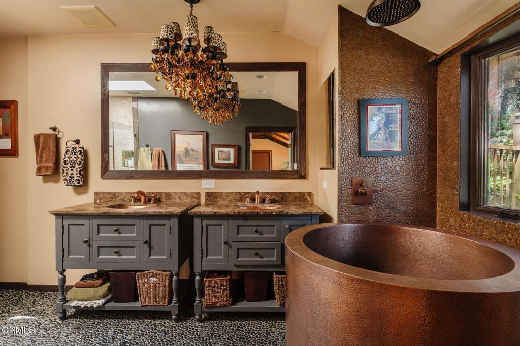 La Canada Flintridge, California, 91011, United States, 4 Bedrooms Bedrooms, ,3 BathroomsBathrooms,Residential,For Sale,1885342