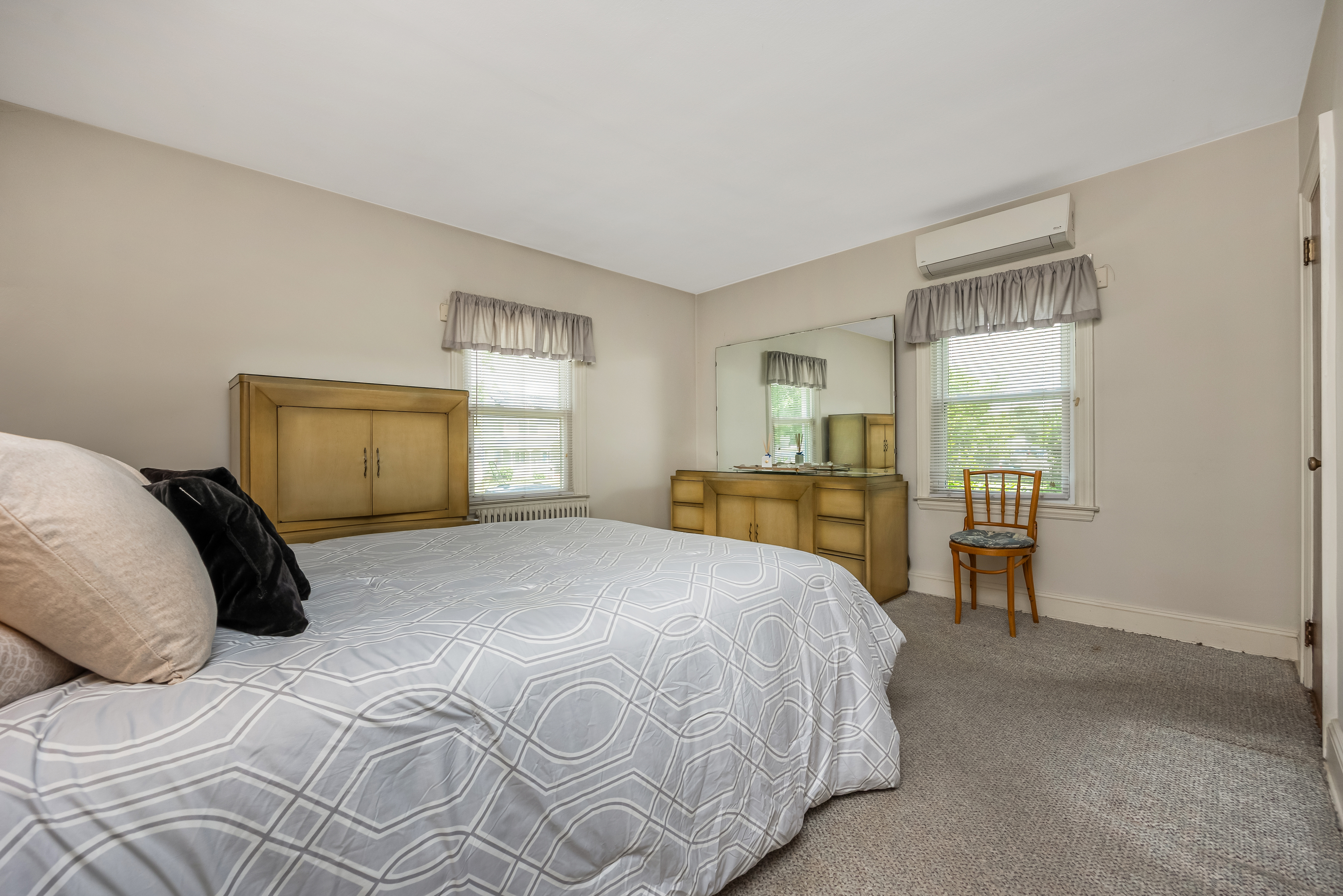 West Babylon, New York, 11704, United States, 5 Bedrooms Bedrooms, ,3 BathroomsBathrooms,Residential,For Sale,2048080