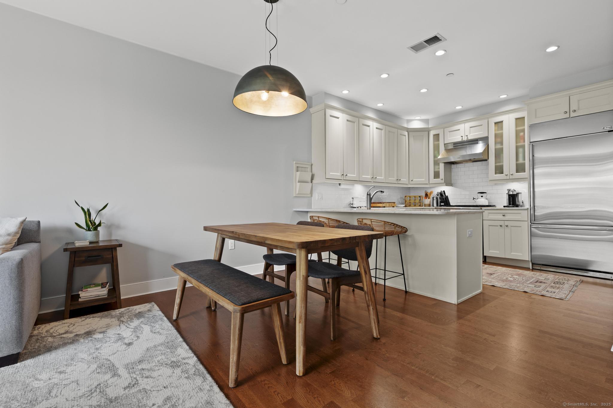 Stamford, Connecticut, 06902, United States, 2 Bedrooms Bedrooms, ,2 BathroomsBathrooms,Residential,For Sale,1917913