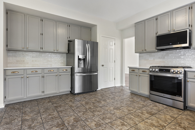 Lake in the Hills, Illinois, 60156, United States, 4 Bedrooms Bedrooms, ,3 BathroomsBathrooms,Residential,For Sale,1987015