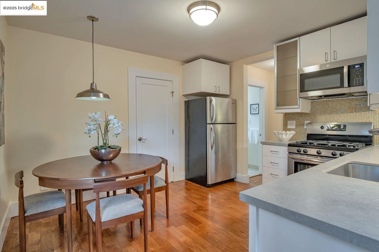 Oakland, California, 94609, United States, 2 Bedrooms Bedrooms, ,1 BathroomBathrooms,Residential,For Sale,1934711