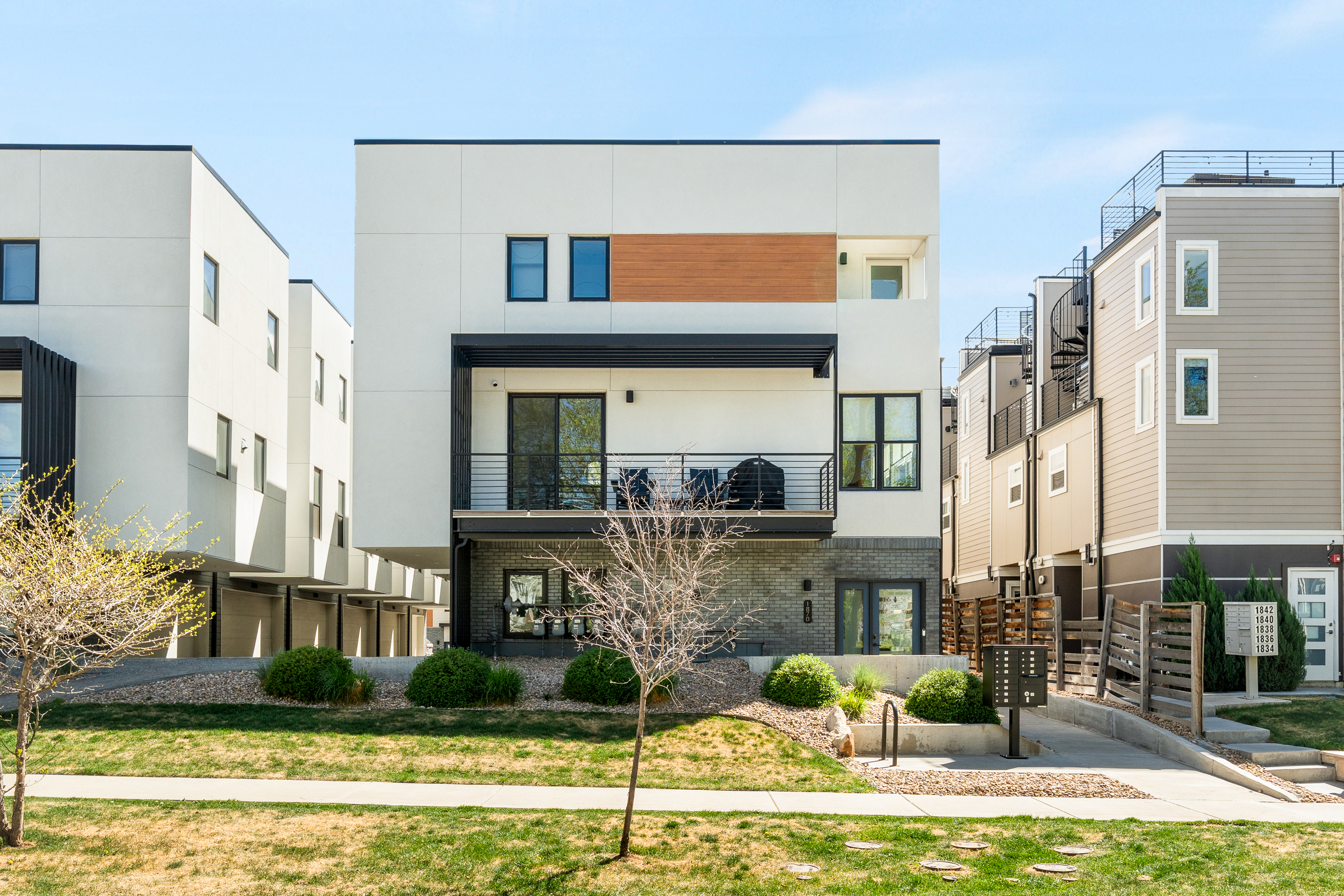  Sweeping, Unobstructed Mountain Views From This Sloan