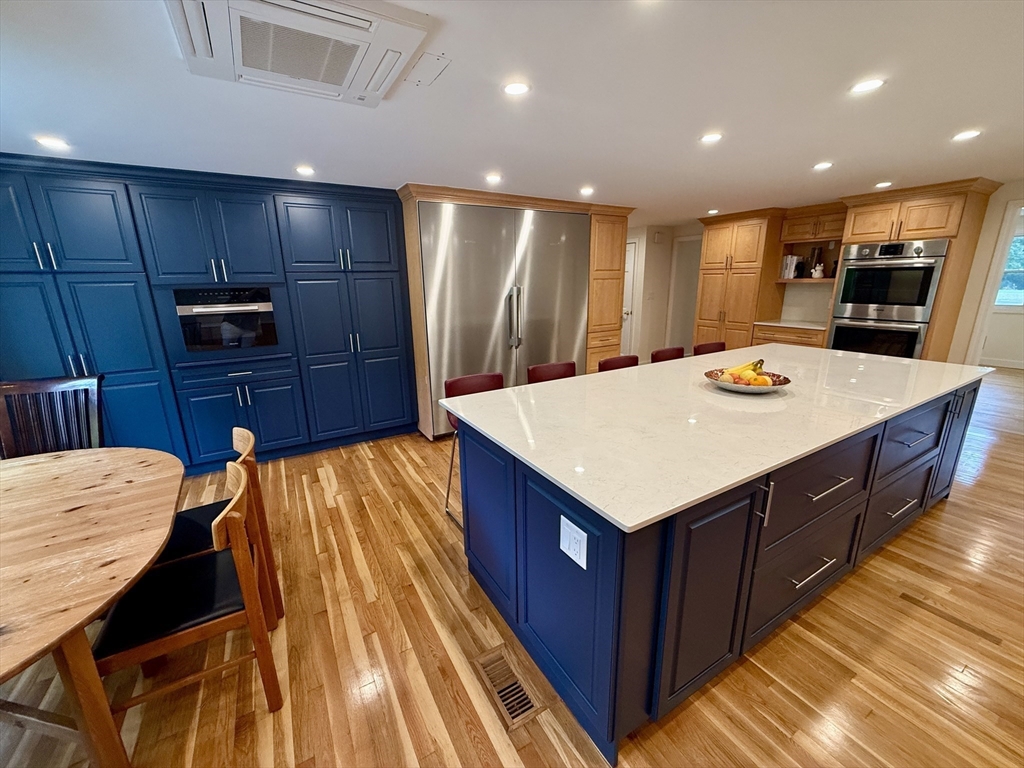 Lexington, Massachusetts, 02420, United States, 5 Bedrooms Bedrooms, ,6 BathroomsBathrooms,Residential,For Sale,1951005
