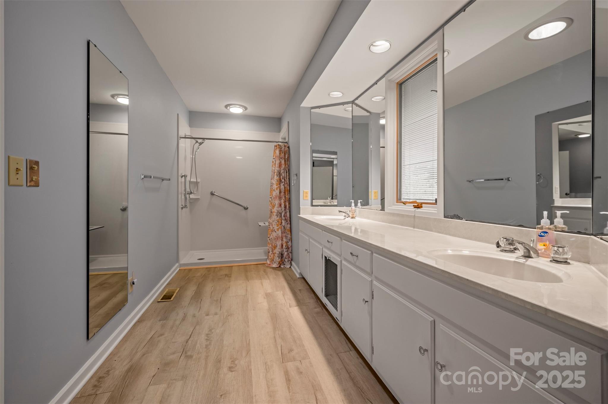 Tryon, North Carolina, 28782, United States, 3 Bedrooms Bedrooms, ,3 BathroomsBathrooms,Residential,For Sale,1918152