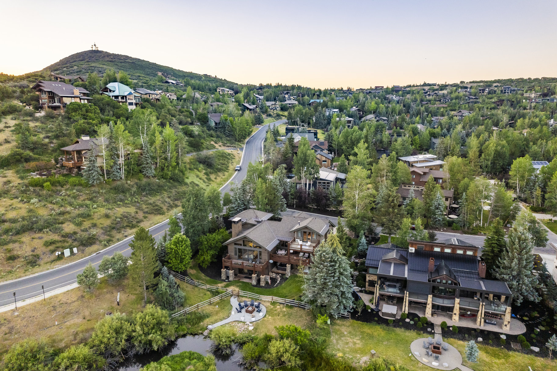  Rare Park Meadows Retreat with Creekside Setting and Expansive Ski Resort Views - 物件實景
