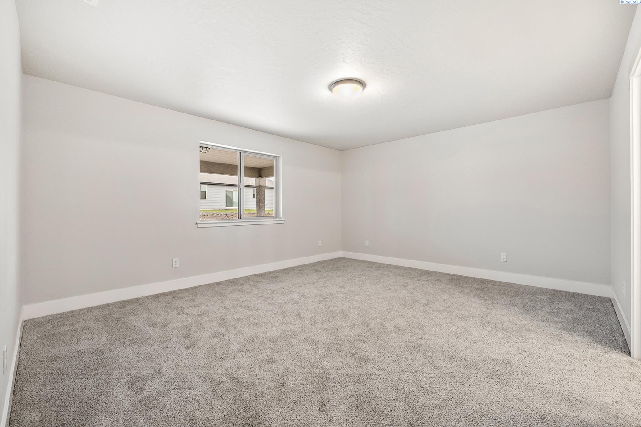 Pasco, Washington, 99301, United States, 4 Bedrooms Bedrooms, ,1 BathroomBathrooms,Residential,For Sale,1962978