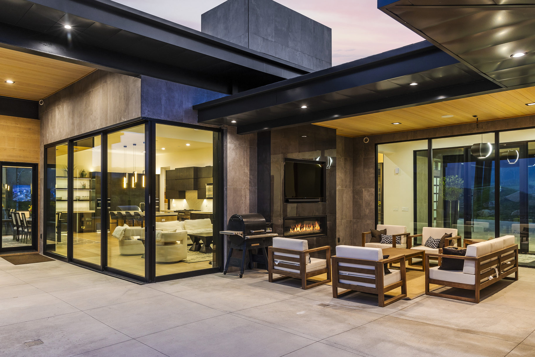  A RARE MODERN MOUNTAIN ESTATE WITH AN EXTRAORDINARY EQUESTRIAN FACILITY - 物件實景