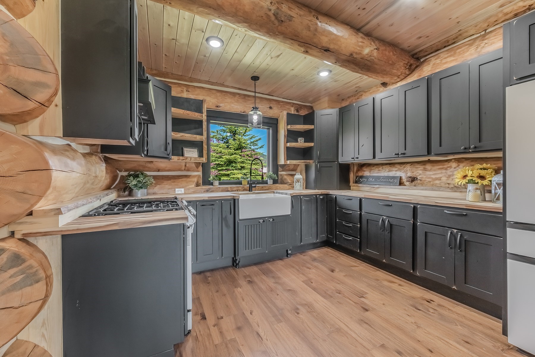  Artistic Log Home, Stunning Mountain Views - 物件實景