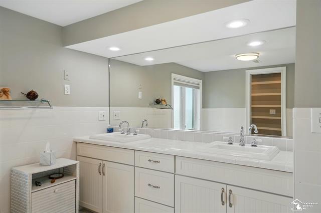 MONROE, Michigan, 48161, United States, 4 Bedrooms Bedrooms, ,4 BathroomsBathrooms,Residential,For Sale,1827211