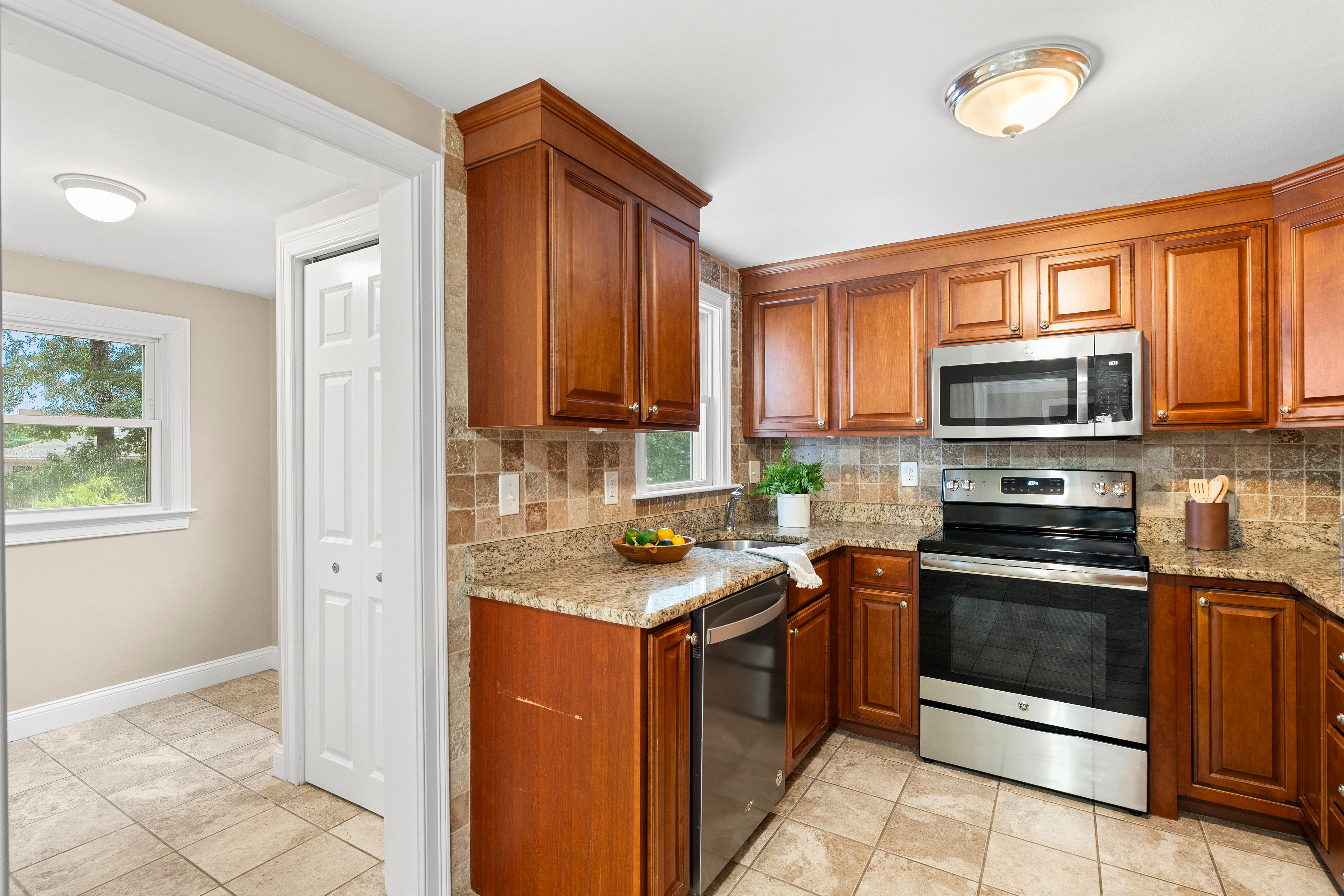 19 Cunningham Circle, Waltham, MA, 02453 - 物件實景