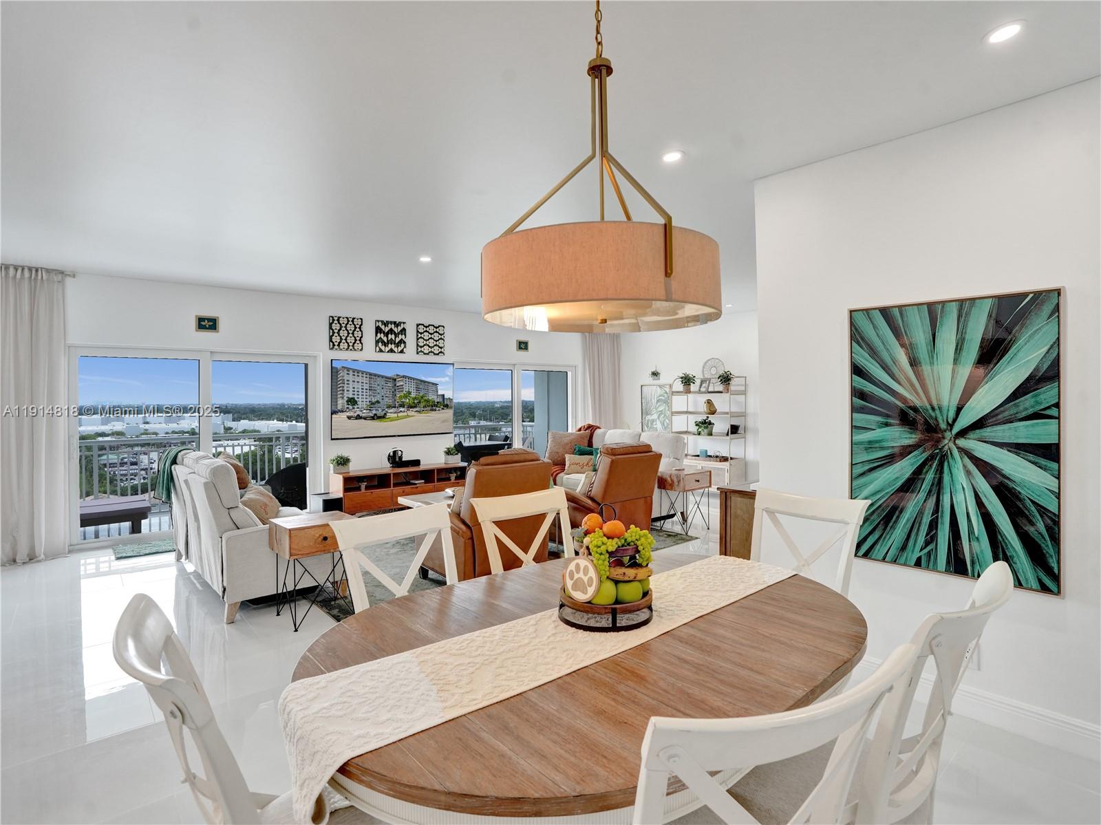 Hollywood, Florida, 33021, United States, 2 Bedrooms Bedrooms, ,3 BathroomsBathrooms,Residential,For Sale,1997464