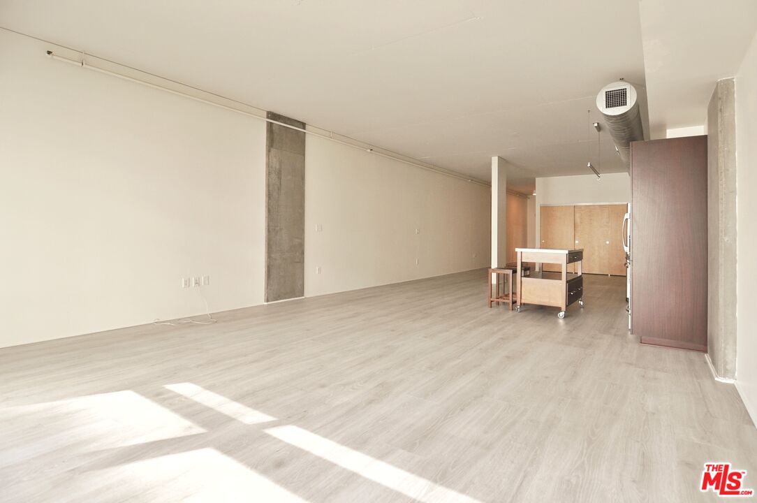 Los Angeles, California, 90015, United States, 1 Bedroom Bedrooms, ,1 BathroomBathrooms,Residential,For Sale,1911768
