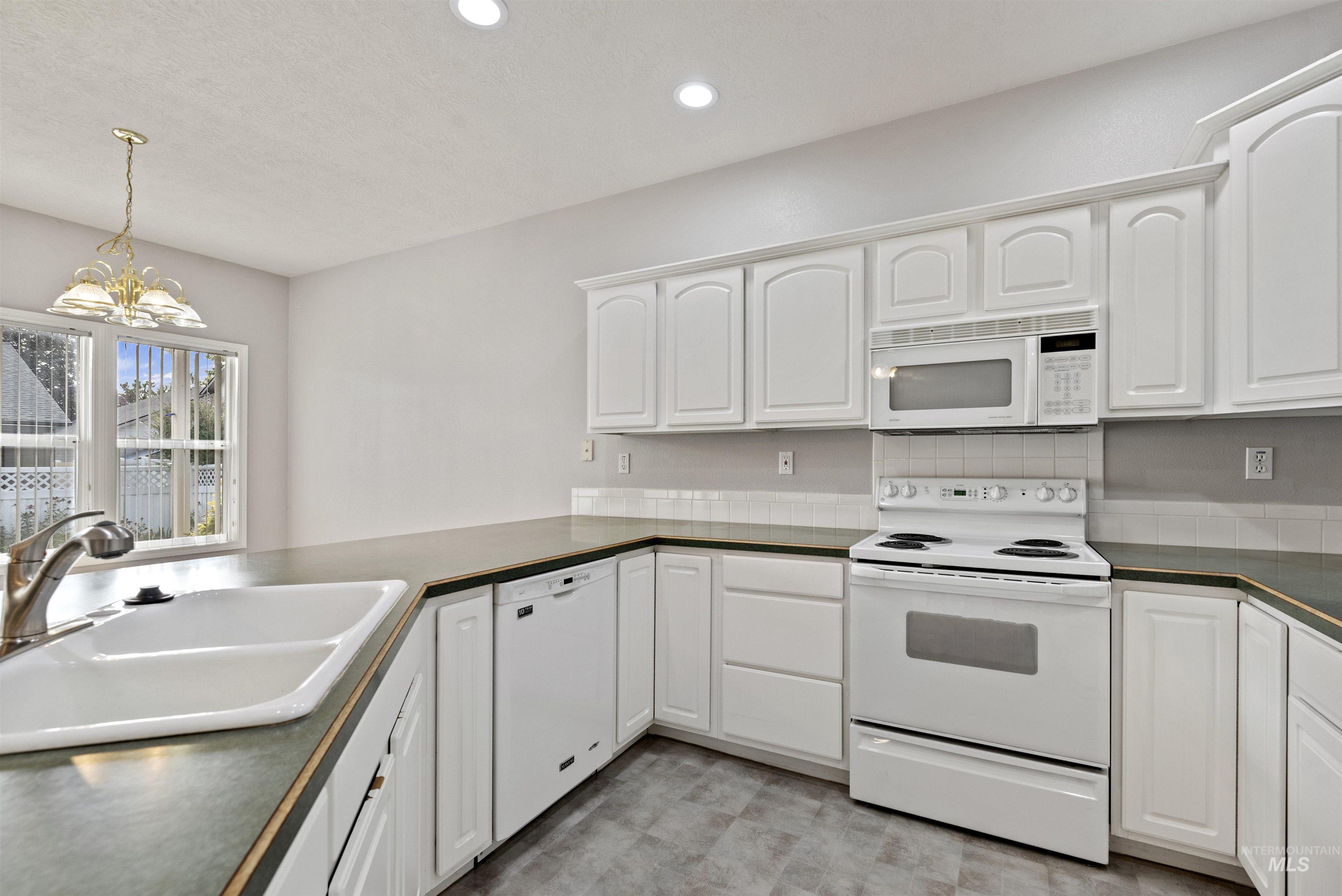 Meridian, Idaho, 83646-8306, United States, 4 Bedrooms Bedrooms, ,Residential,For Sale,1941739