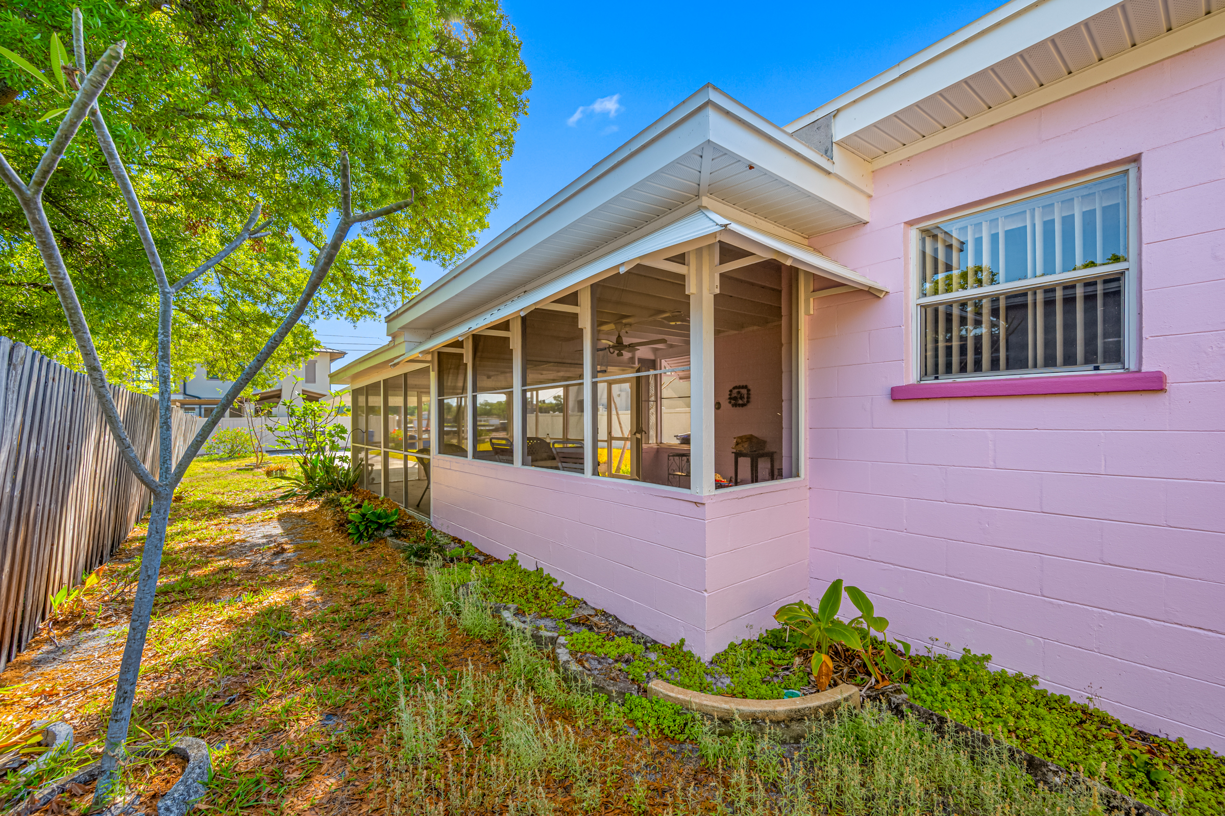 St Petersburg, Florida, 33701, United States, 2 Bedrooms Bedrooms, ,1 BathroomBathrooms,Residential,For Sale,1862109
