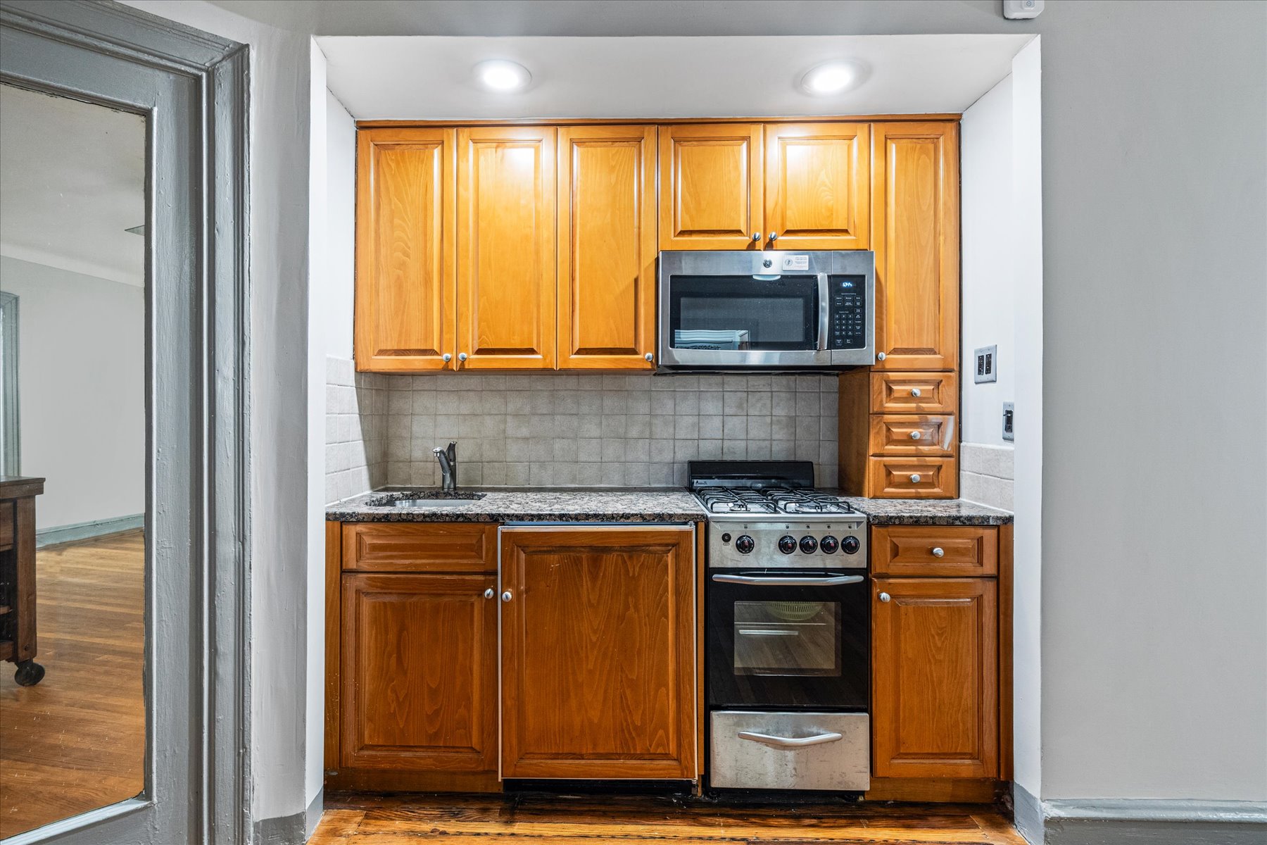  150 Burns Street, Forest Hills, NY, 11375 - 物件實景