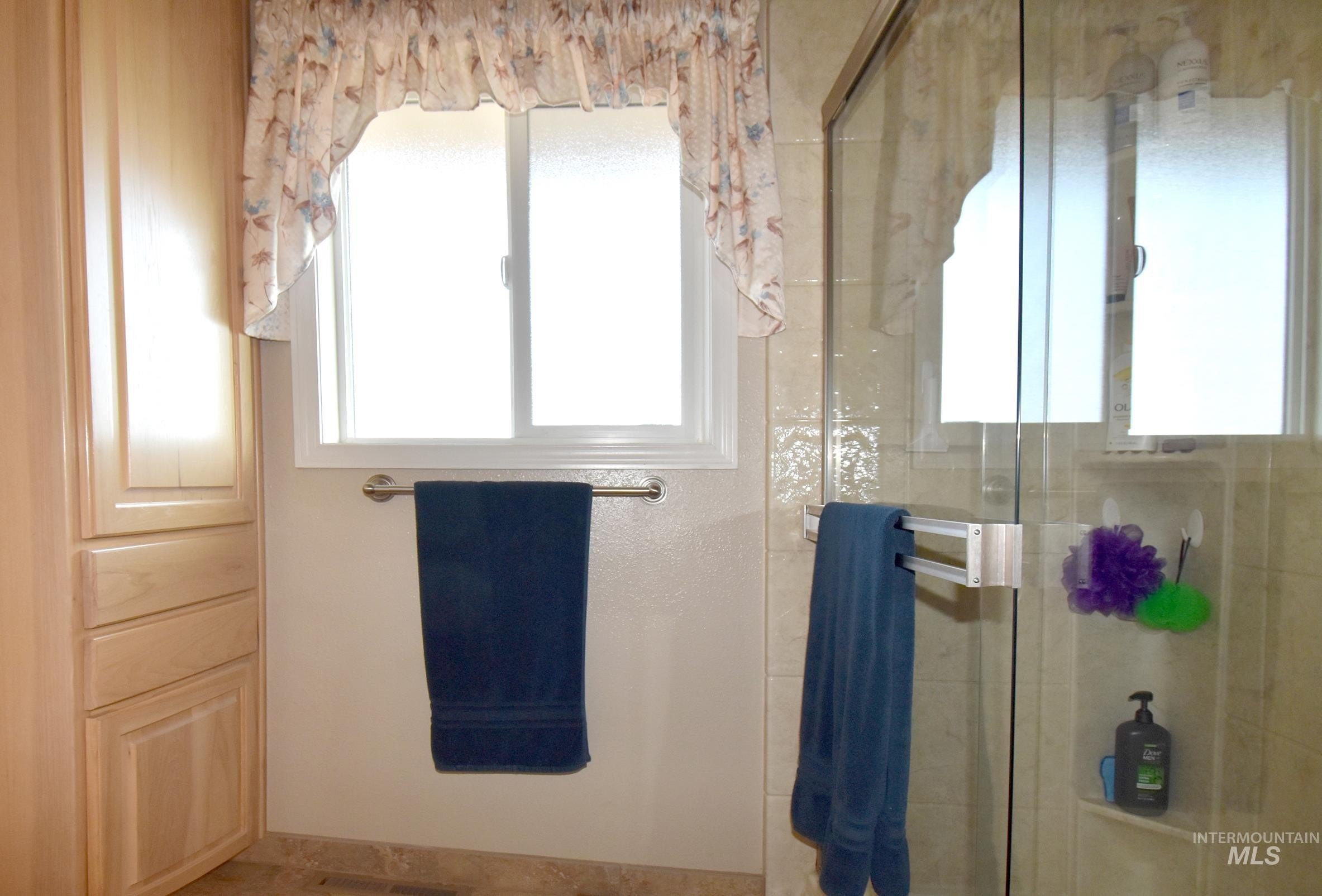 Clarkston, Washington, 99403, United States, 4 Bedrooms Bedrooms, ,2 BathroomsBathrooms,Residential,For Sale,2011343