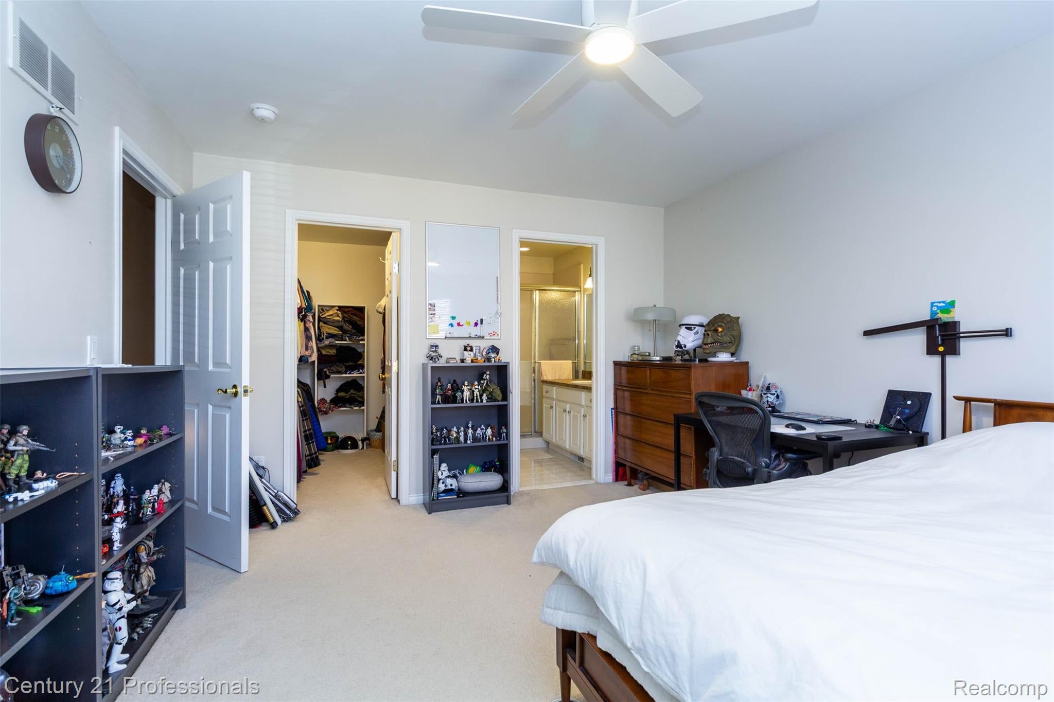 Troy, Michigan, 48098, United States, 2 Bedrooms Bedrooms, ,3 BathroomsBathrooms,Residential,For Sale,1979422