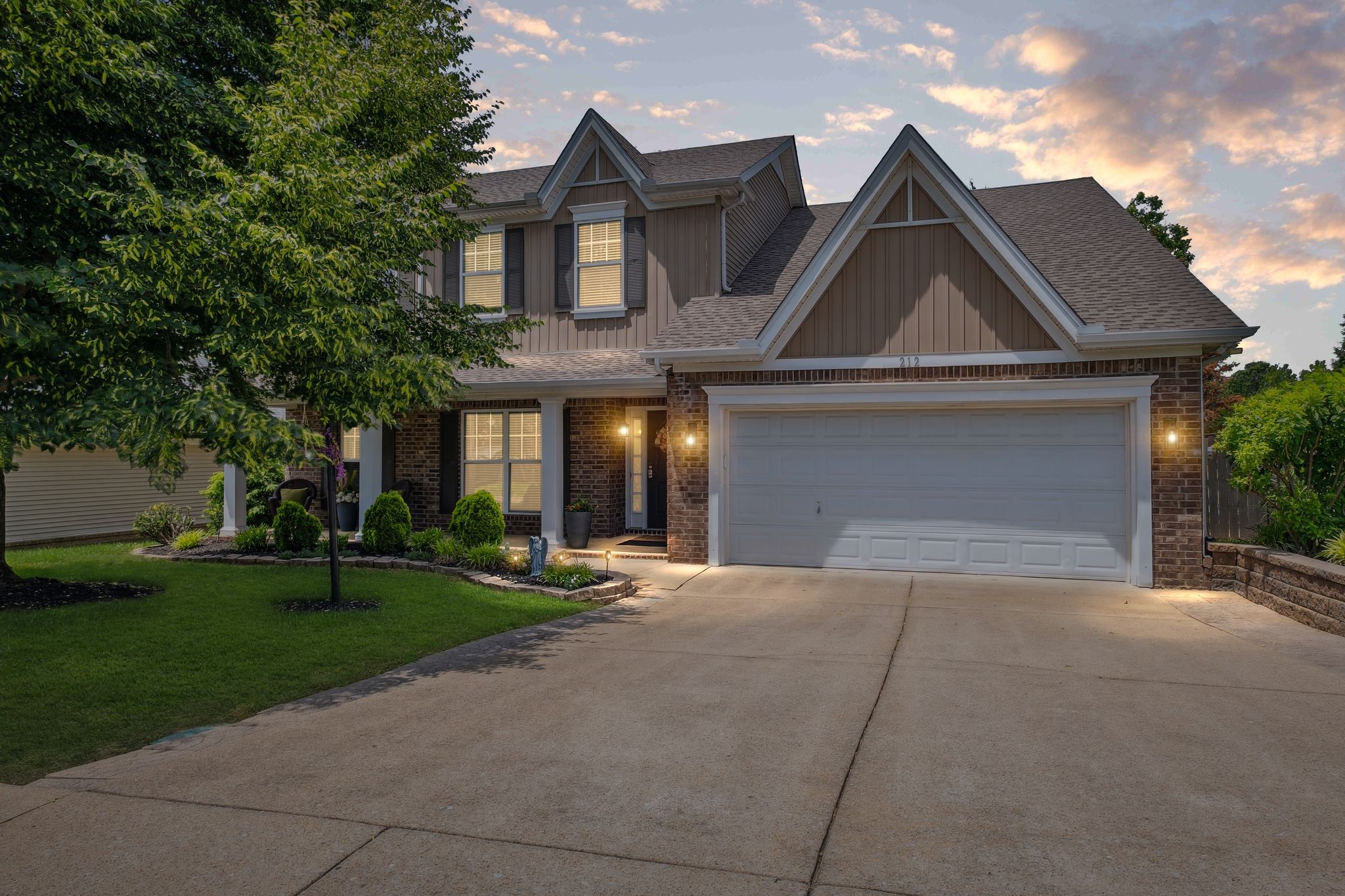 Hendersonville, Tennessee, 37075, United States, 4 Bedrooms Bedrooms, ,3 BathroomsBathrooms,Residential,For Sale,1819324