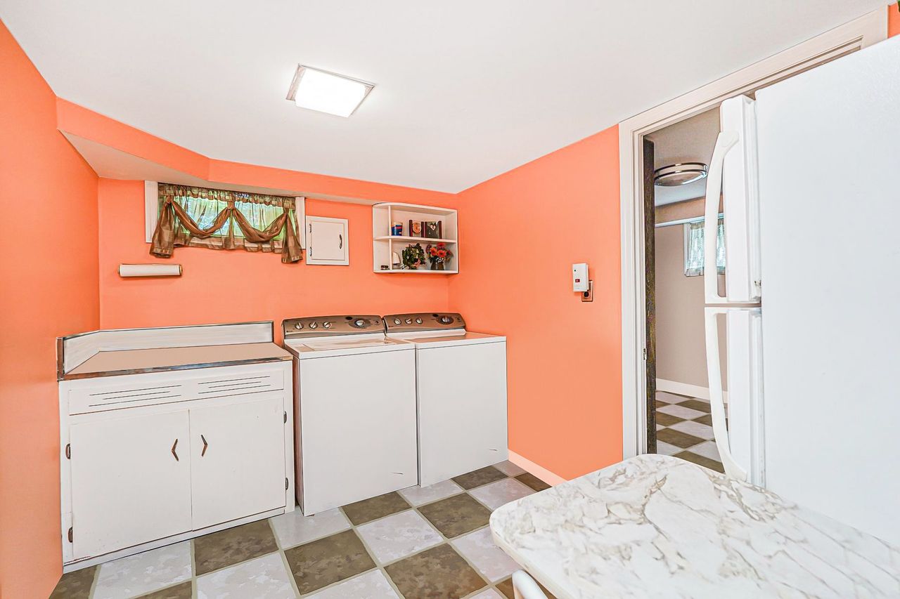 Staten Island, New York, 10302, United States, 5 Bedrooms Bedrooms, ,2 BathroomsBathrooms,Residential,For Sale,1914659
